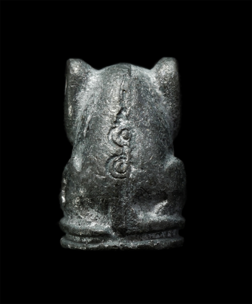 2569-01-25 (150)ย.jpg - เสือสาริกาจิ๋ว หลวงพ่อสมชาย ฉันทสโร วัดปริวาส กรุงเทพฯ เนื้อชินตะกั่ว มีจารย้นต์ใต้ฐาน อายุวัฒนมงคล 5 รอบ 60 ปี พ.ศ.2556 ผู้เป็นศิษย์ก้นกุฏิของ หลวงพ่ [..] | https://kamulet.in.th